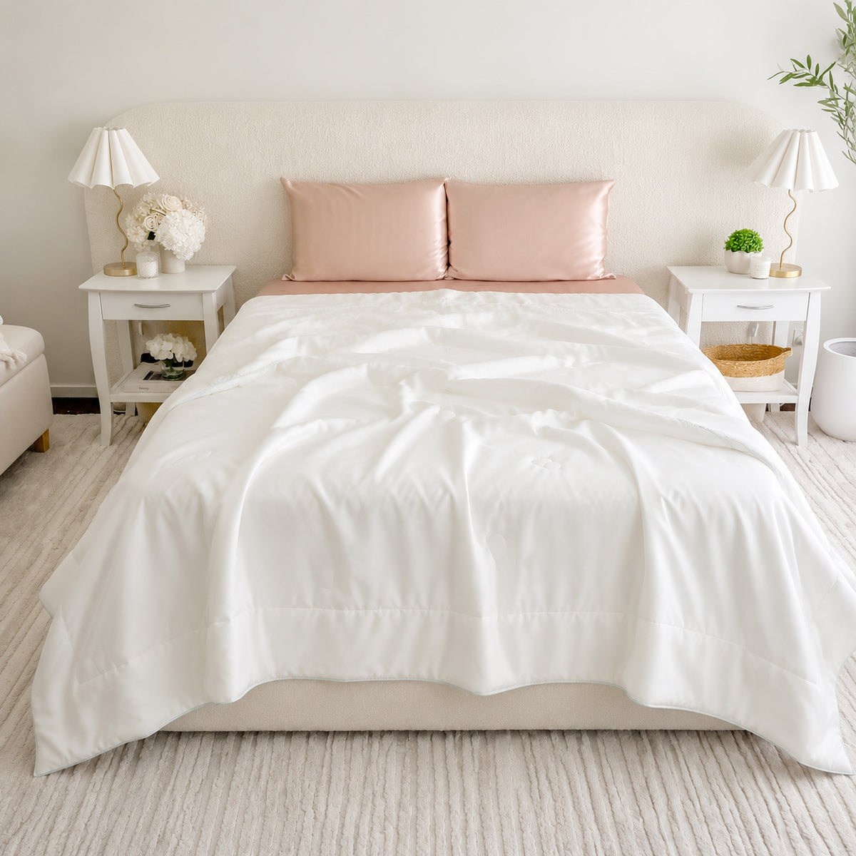 Silky U Mulberry silk quilt styled in a bedroom